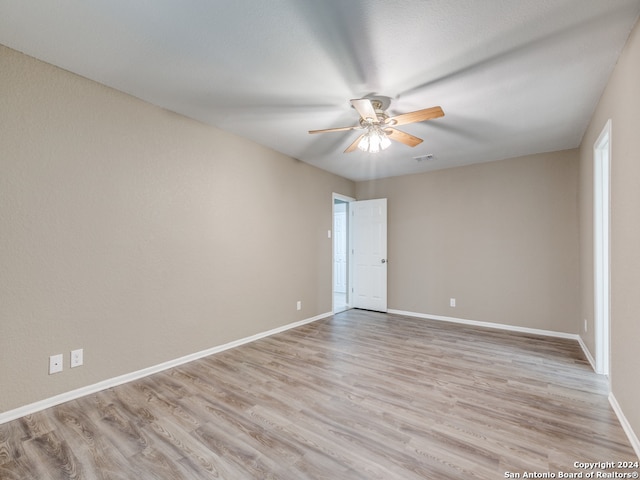 empty room featuring light wood-type flooring and ceiling fan