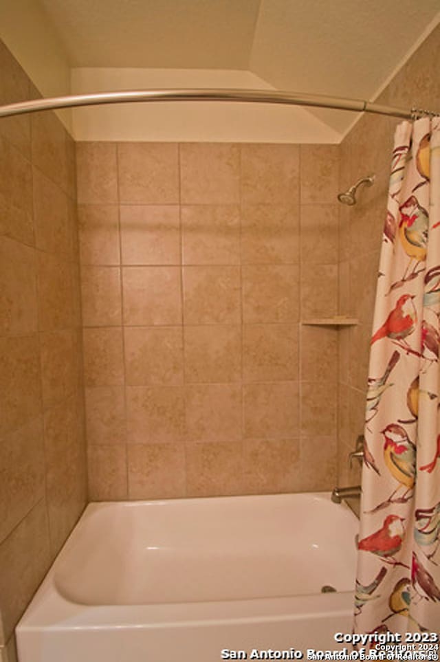 bathroom featuring shower / tub combo