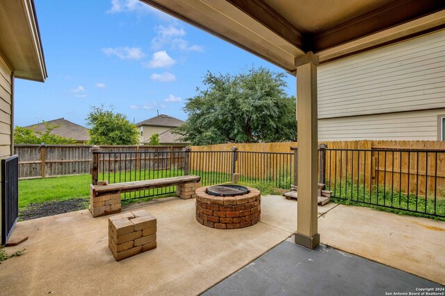 view of patio with a fire pit