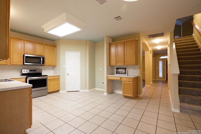 tiled empty room featuring ceiling fan