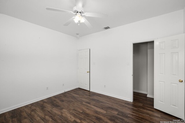 carpeted empty room featuring ceiling fan, vaulted ceiling, and plenty of natural light