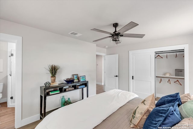 bedroom featuring light hardwood / wood-style flooring, a closet, and ceiling fan