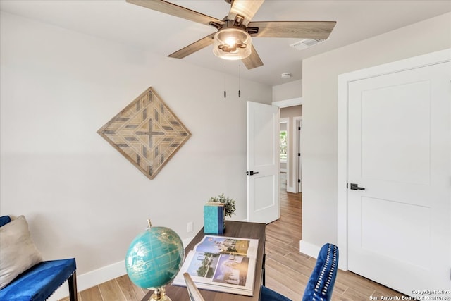 living area with light hardwood / wood-style flooring and ceiling fan