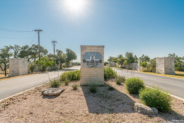 view of community / neighborhood sign