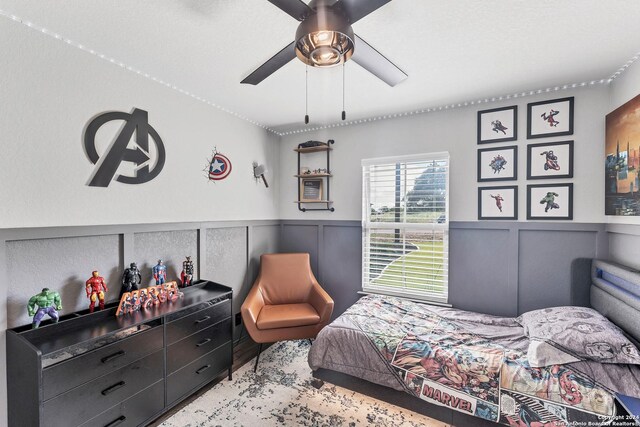 bedroom featuring ceiling fan