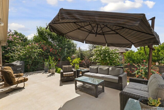 view of patio featuring outdoor lounge area