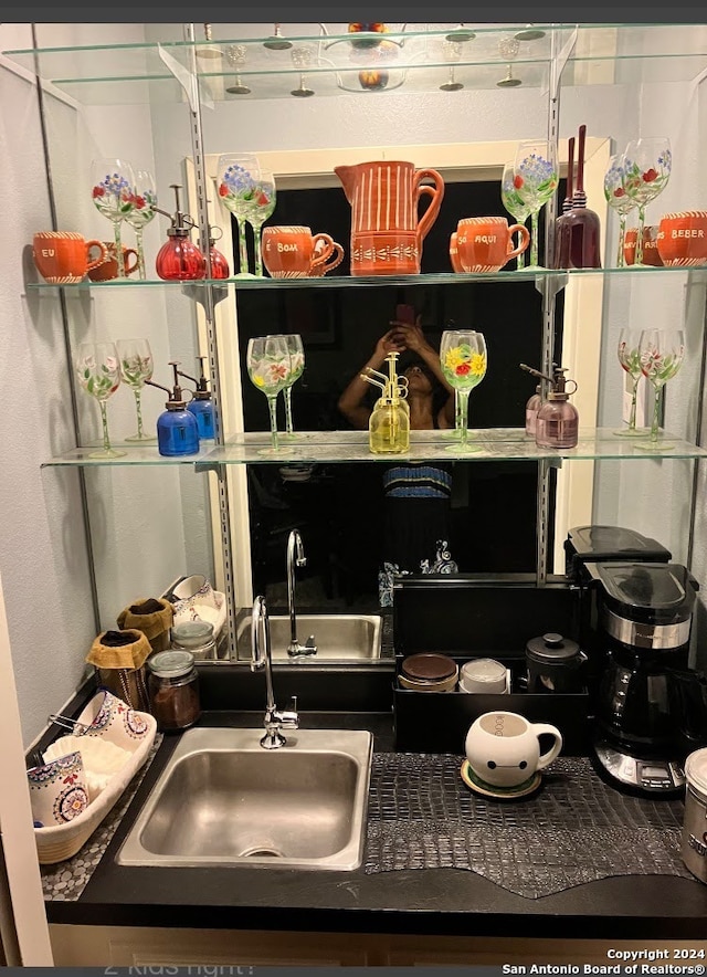 room details featuring sink