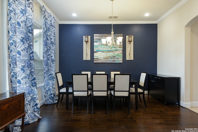 dining room with a notable chandelier, crown molding, and hardwood / wood-style floors