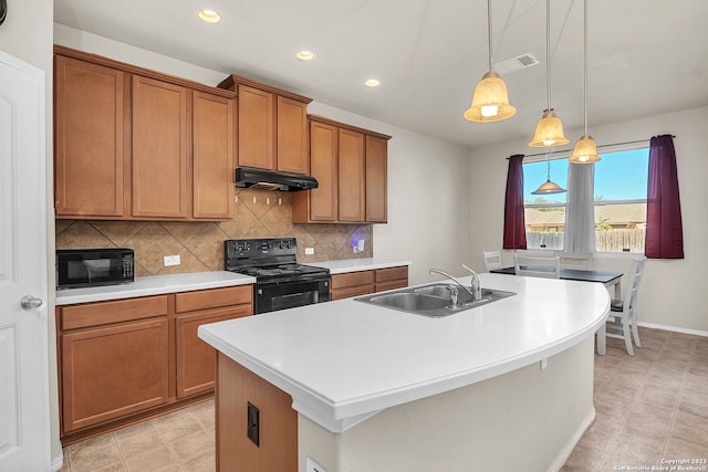 kitchen featuring sink, light tile patterned flooring, black appliances, and a center island with sink