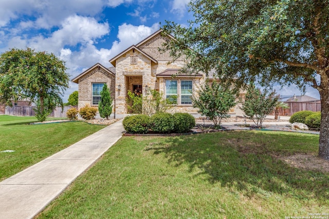 view of front of home featuring a front lawn