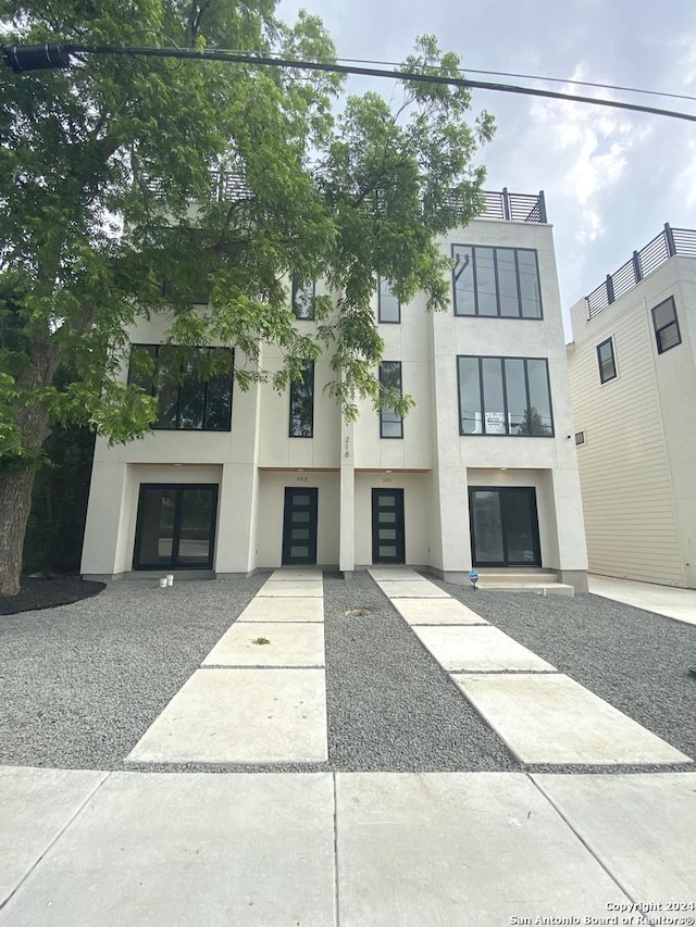 218 Pinckney St, San Antonio, TX 78209 - view of front of house featuring stucco siding
