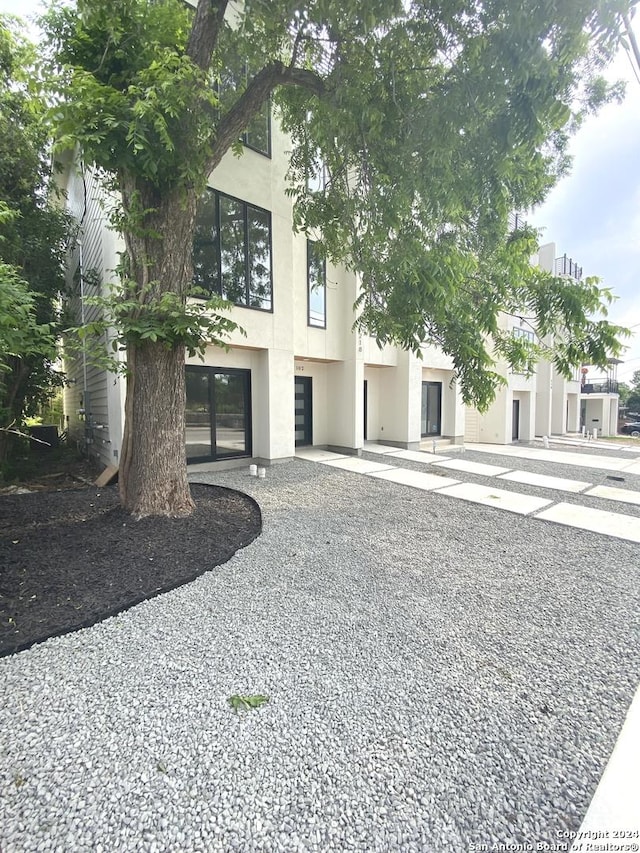 218 Pinckney St, San Antonio, TX 78209 - view of front facade with stucco siding