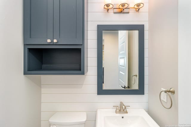 bathroom featuring sink and toilet