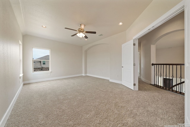 carpeted spare room featuring ceiling fan