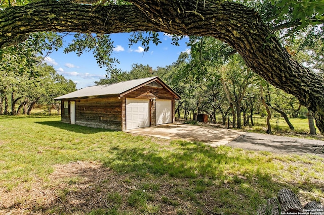 view of detached garage