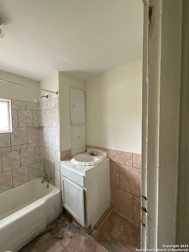 bathroom with vanity, tiled shower / bath, and tile patterned floors