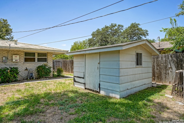 view of outbuilding with a yard