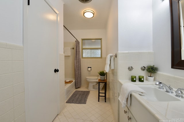 full bathroom featuring shower / bathtub combination with curtain, toilet, vanity, tile walls, and tile patterned floors