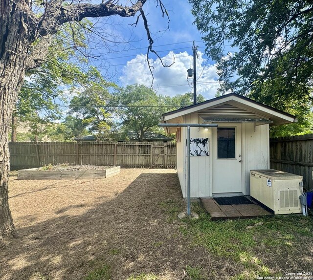 view of outbuilding