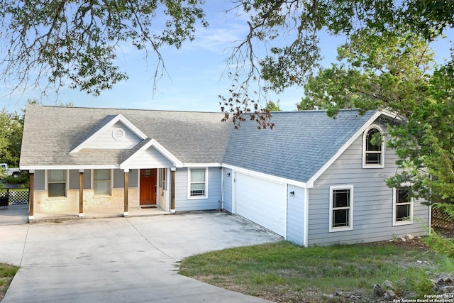 ranch-style home with a porch