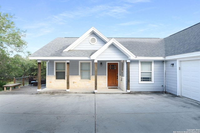 view of front facade featuring a garage and covered porch