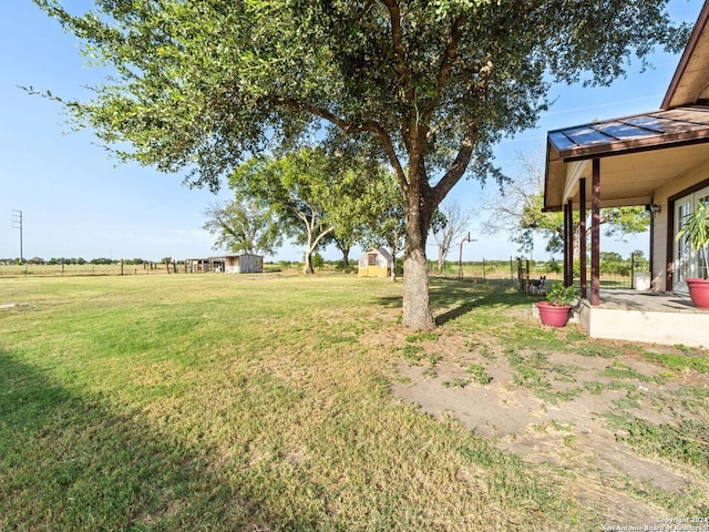 view of yard featuring a rural view