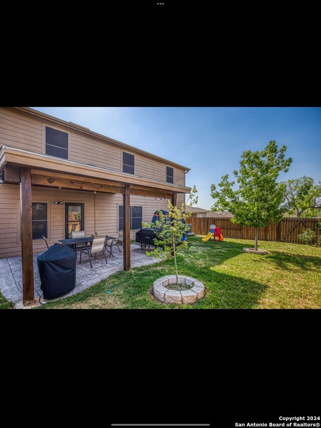 view of yard with a patio