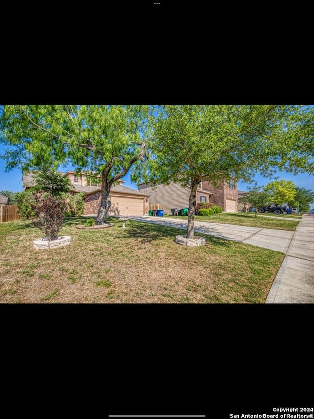 view of front of home featuring a garage and a front yard