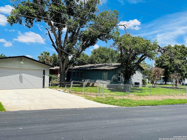 view of front facade featuring a garage and a front lawn