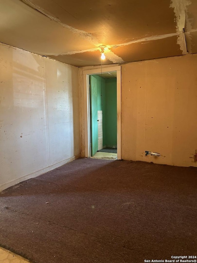 spare room featuring carpet flooring