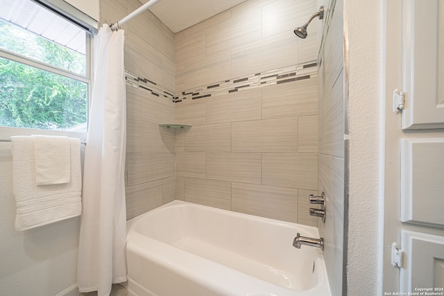 bathroom featuring shower / tub combo