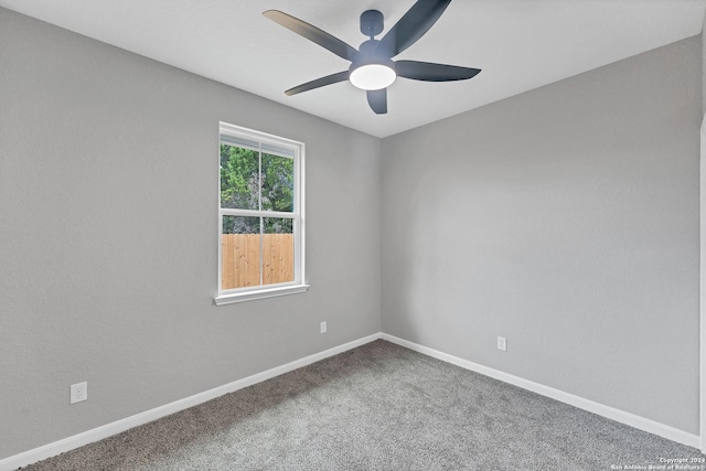 unfurnished room with carpet flooring and ceiling fan