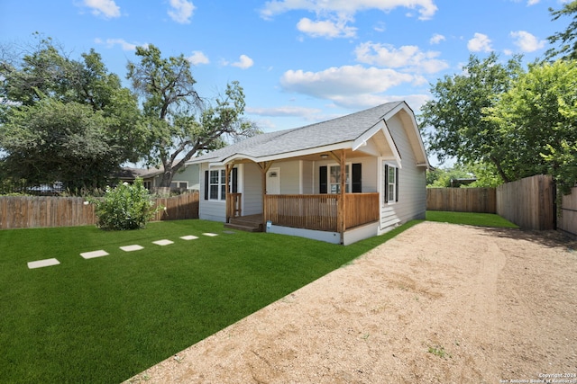 view of front of property with a front lawn and covered porch