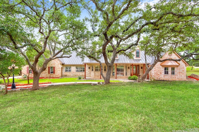 view of front facade with a front lawn