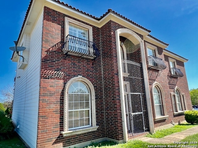 view of front facade