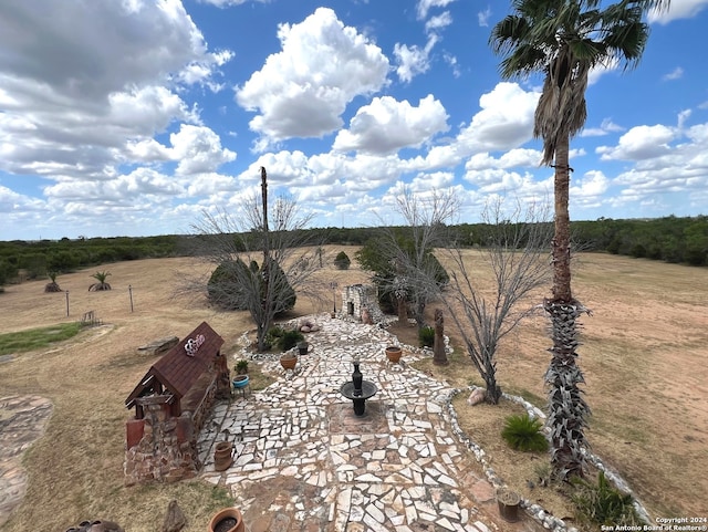 view of yard featuring a rural view