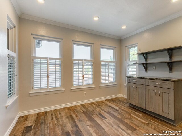 empty room featuring carpet floors, ceiling fan, visible vents, and baseboards