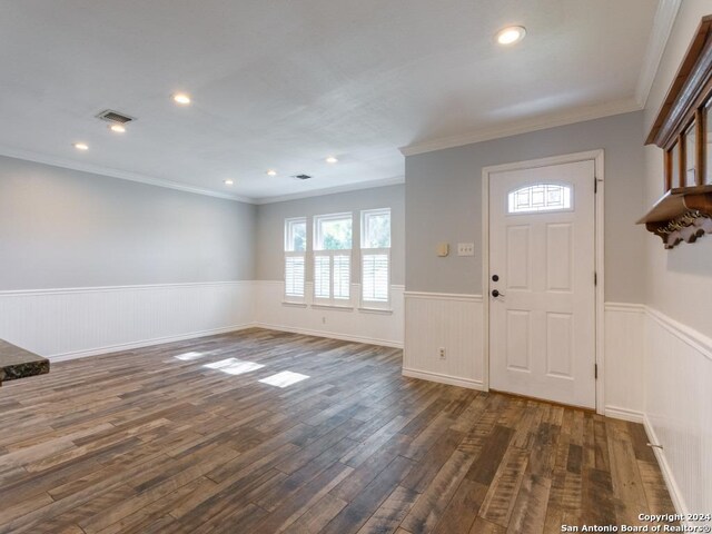 entryway featuring visible vents, wainscoting, ornamental molding, dark wood-style flooring, and recessed lighting