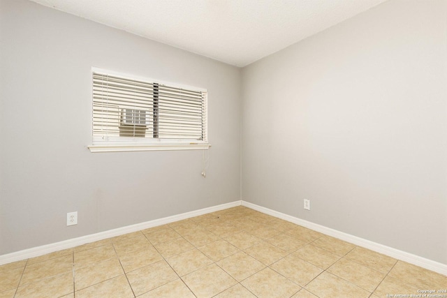 empty room featuring light tile patterned flooring