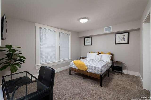 bedroom with carpet flooring