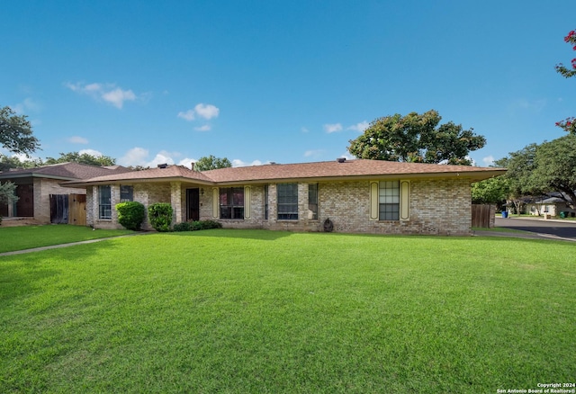 single story home with a front yard