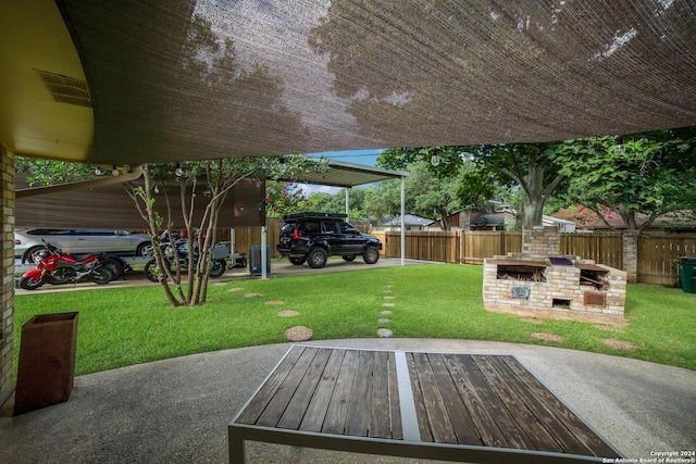 view of yard featuring a patio