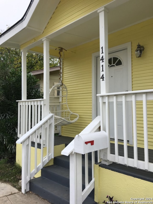 property entrance with covered porch