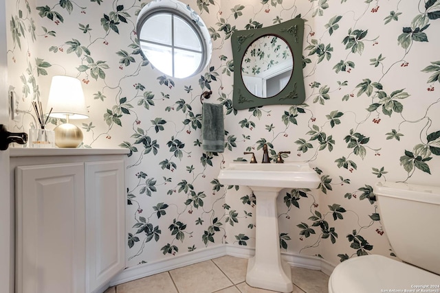 24434 Blanco Rd, San Antonio, TX 78260 - bathroom with tile patterned floors, baseboards, toilet, and wallpapered walls