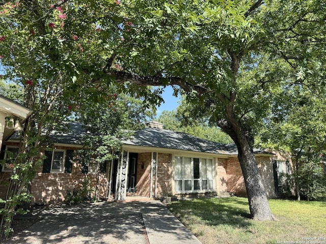 ranch-style home with a front lawn