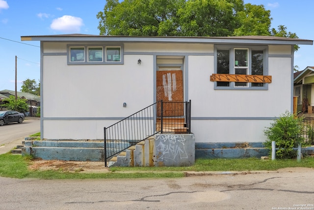 view of front facade