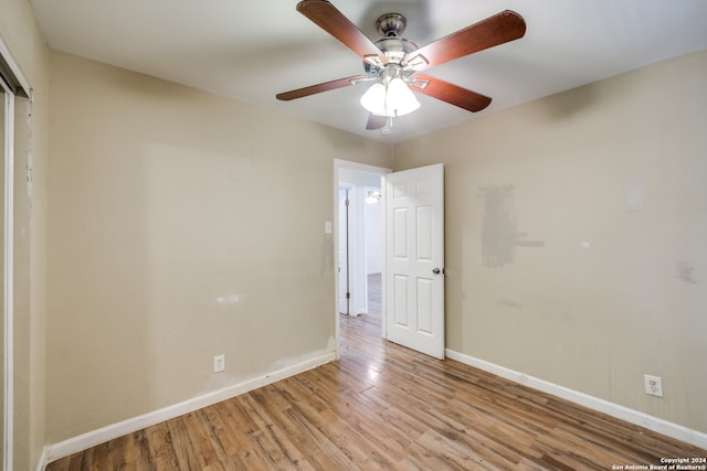 unfurnished room with light wood-type flooring and ceiling fan