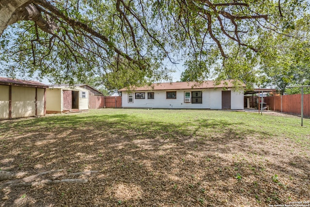 back of house featuring a yard