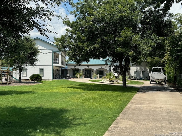 view of yard featuring a balcony