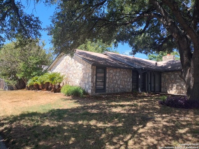 view of front of property featuring a garage and a front lawn